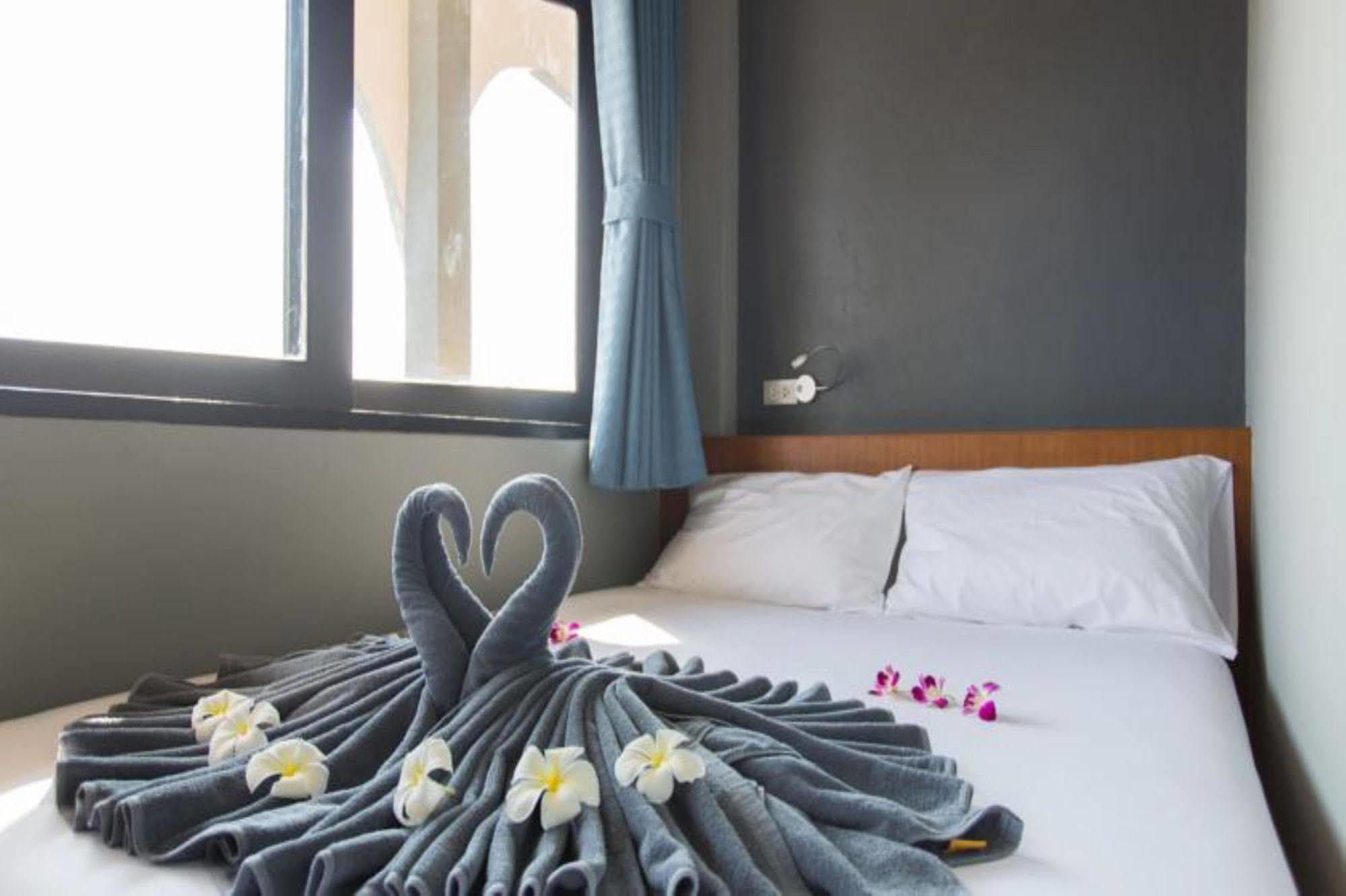 Holiday Station Hostel Krabi Luaran gambar